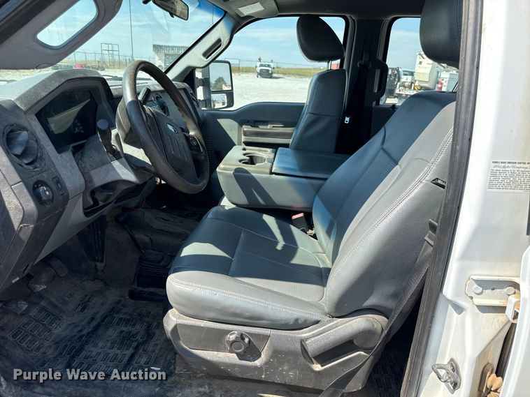 image for item DY8292 2014 Ford F550 Super Duty Crew Cab flatbed truck