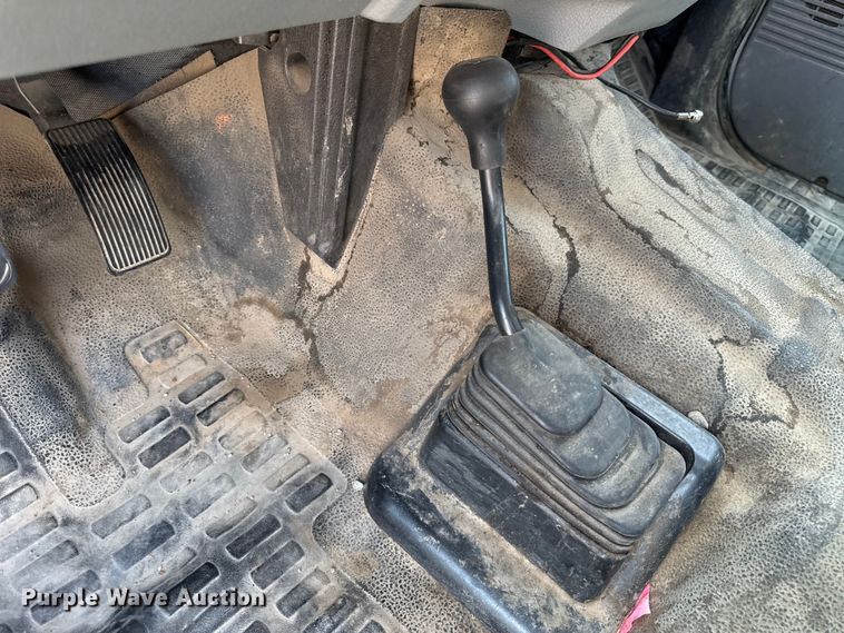 image for item DY8292 2014 Ford F550 Super Duty Crew Cab flatbed truck