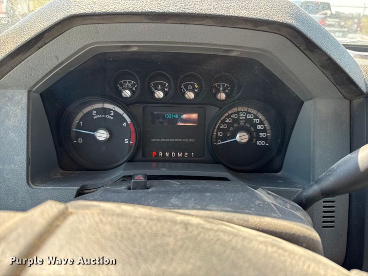 image for item DY8292 2014 Ford F550 Super Duty Crew Cab flatbed truck