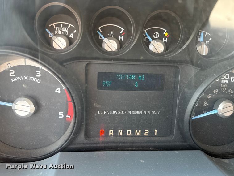 image for item DY8292 2014 Ford F550 Super Duty Crew Cab flatbed truck