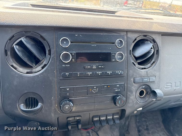 image for item DY8292 2014 Ford F550 Super Duty Crew Cab flatbed truck