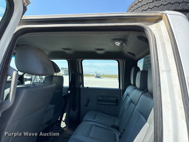 image for item DY8292 2014 Ford F550 Super Duty Crew Cab flatbed truck