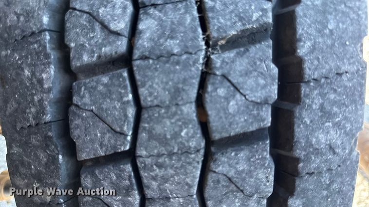 image for item DY8292 2014 Ford F550 Super Duty Crew Cab flatbed truck