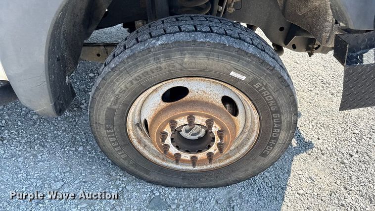 image for item DY8292 2014 Ford F550 Super Duty Crew Cab flatbed truck