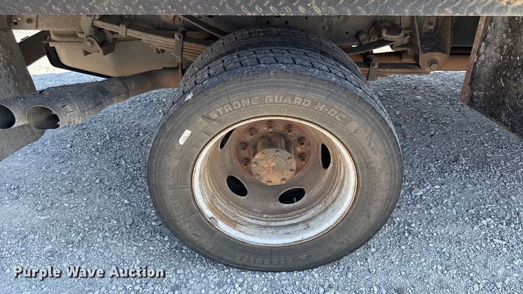 image for item DY8292 2014 Ford F550 Super Duty Crew Cab flatbed truck