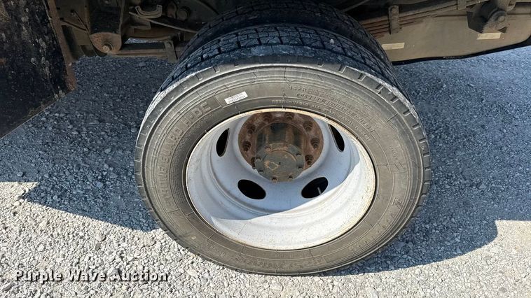 image for item DY8292 2014 Ford F550 Super Duty Crew Cab flatbed truck