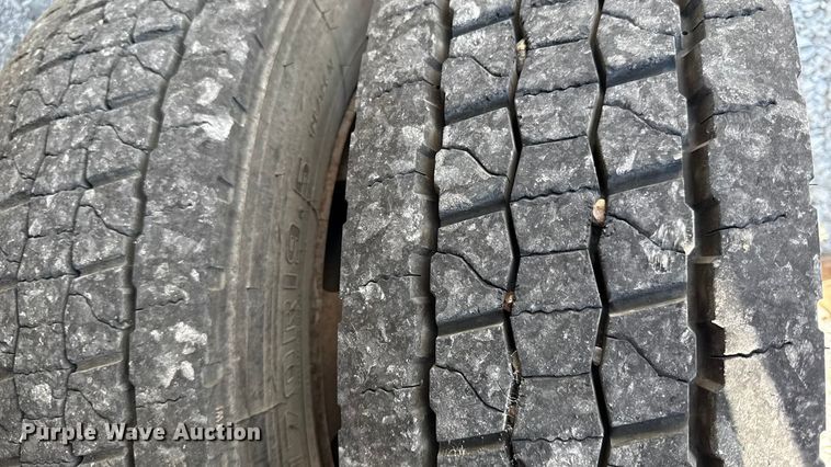 image for item DY8292 2014 Ford F550 Super Duty Crew Cab flatbed truck