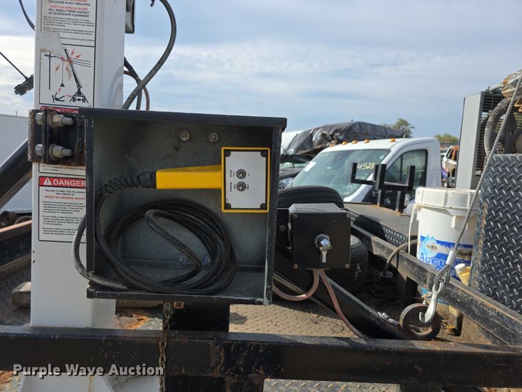 image for item DZ6394 2001 Gooseneck  flat bed 