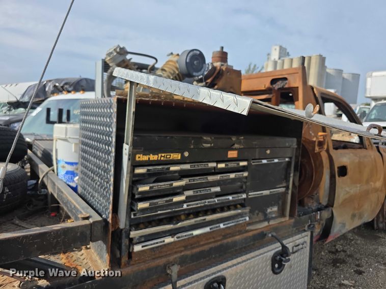 image for item DZ6394 2001 Gooseneck  flat bed 