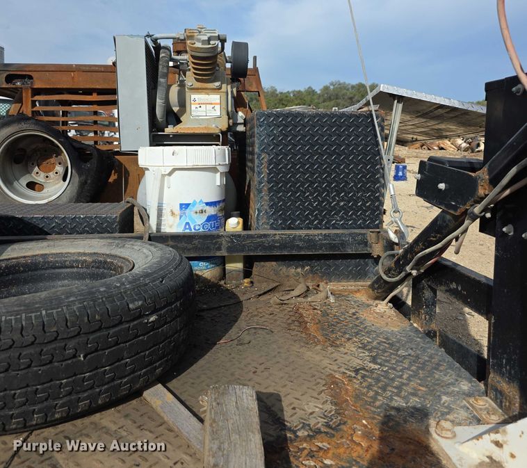 image for item DZ6394 2001 Gooseneck  flat bed 