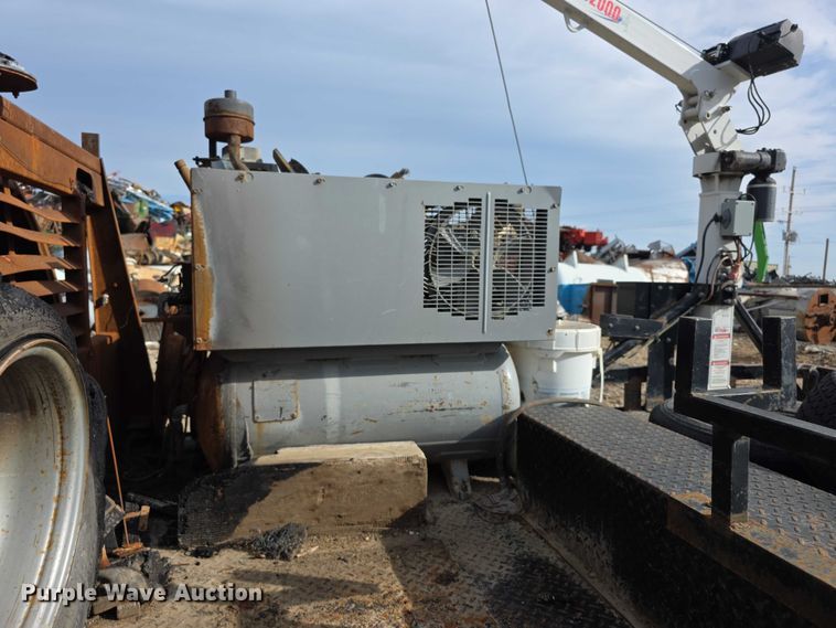 image for item DZ6394 2001 Gooseneck  flat bed 