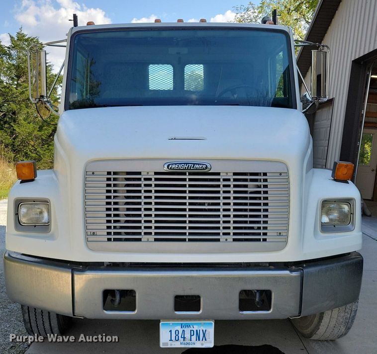 image for item DZ6705 2002 Freightliner flatbed truck