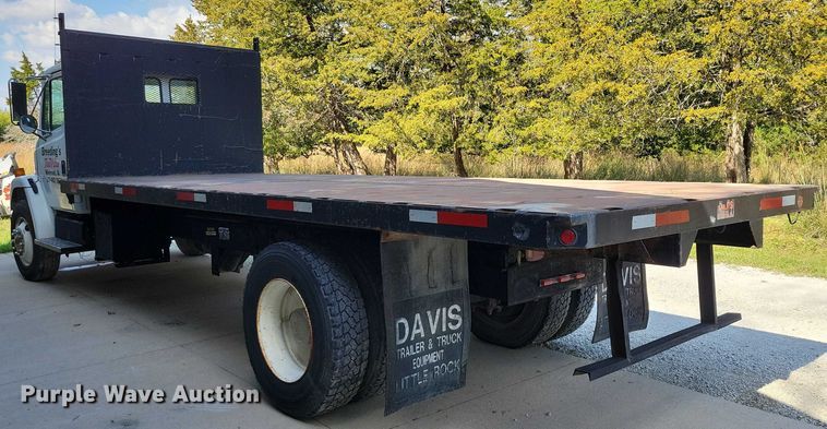 image for item DZ6705 2002 Freightliner flatbed truck