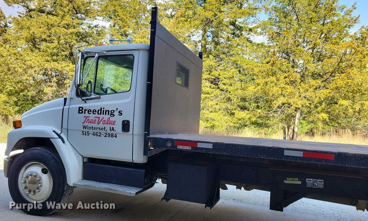 image for item DZ6705 2002 Freightliner flatbed truck