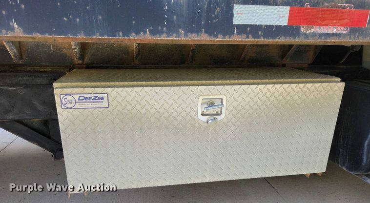 image for item DZ6705 2002 Freightliner flatbed truck