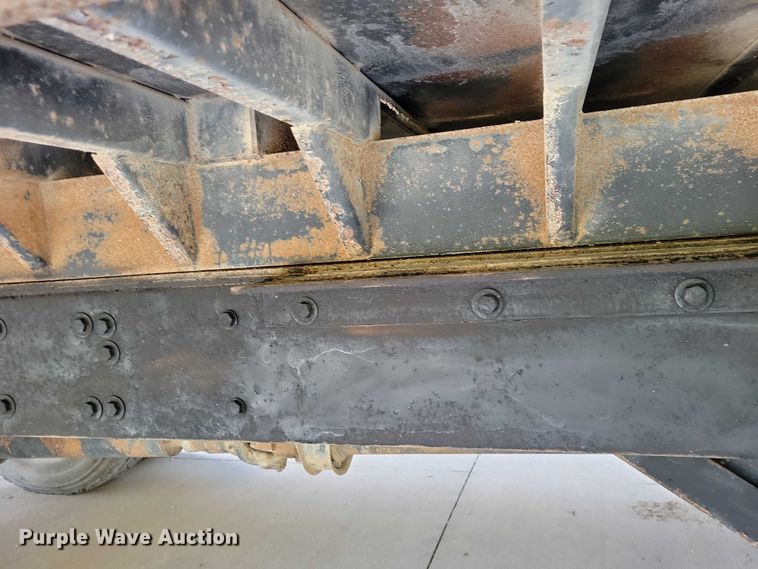 image for item DZ6705 2002 Freightliner flatbed truck