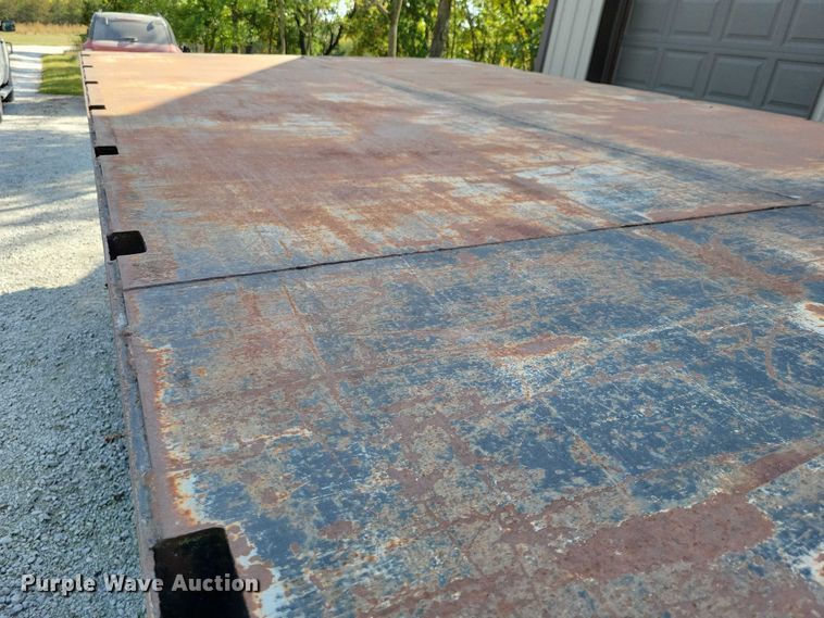 image for item DZ6705 2002 Freightliner flatbed truck