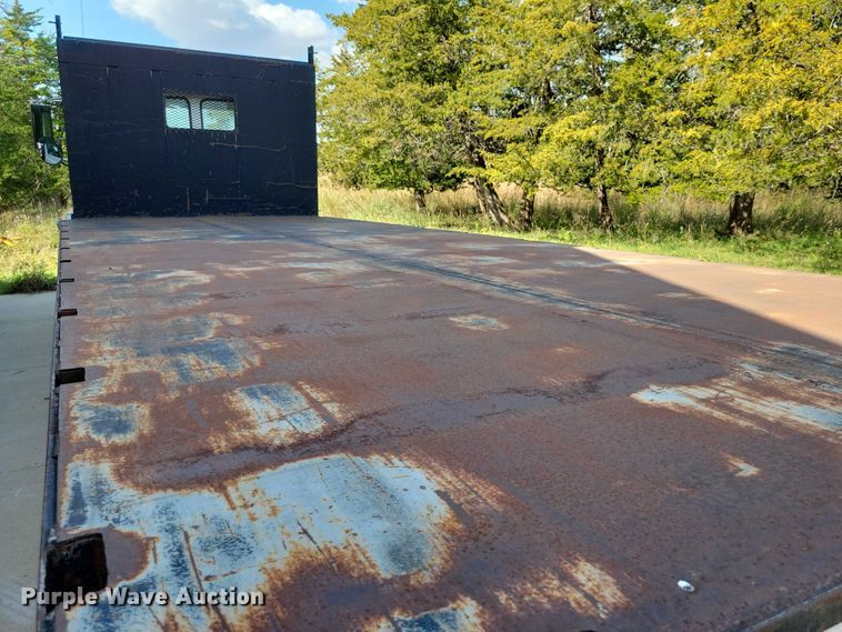 image for item DZ6705 2002 Freightliner flatbed truck