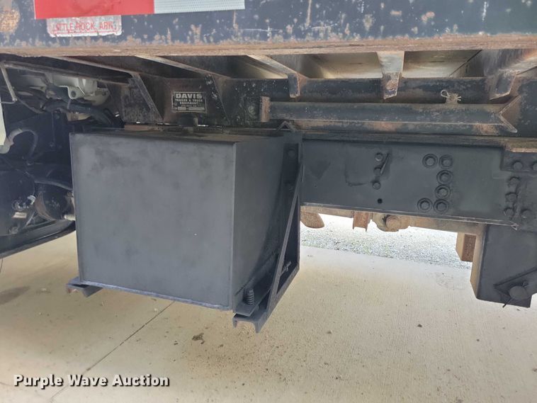 image for item DZ6705 2002 Freightliner flatbed truck