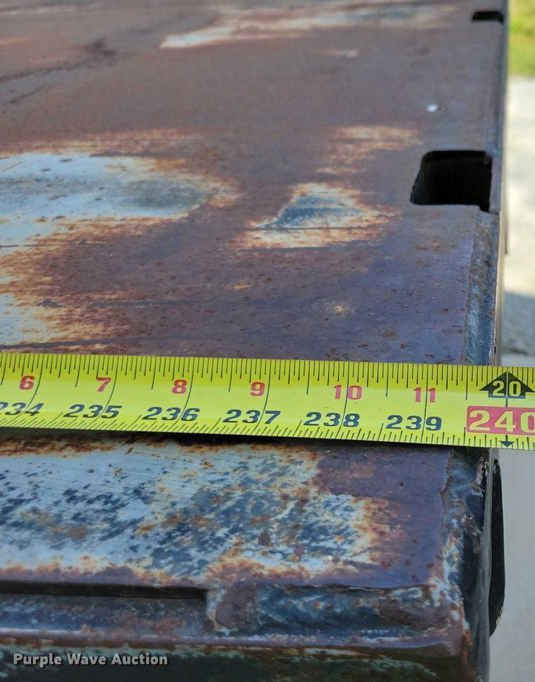 image for item DZ6705 2002 Freightliner flatbed truck