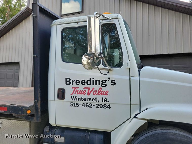 image for item DZ6705 2002 Freightliner flatbed truck