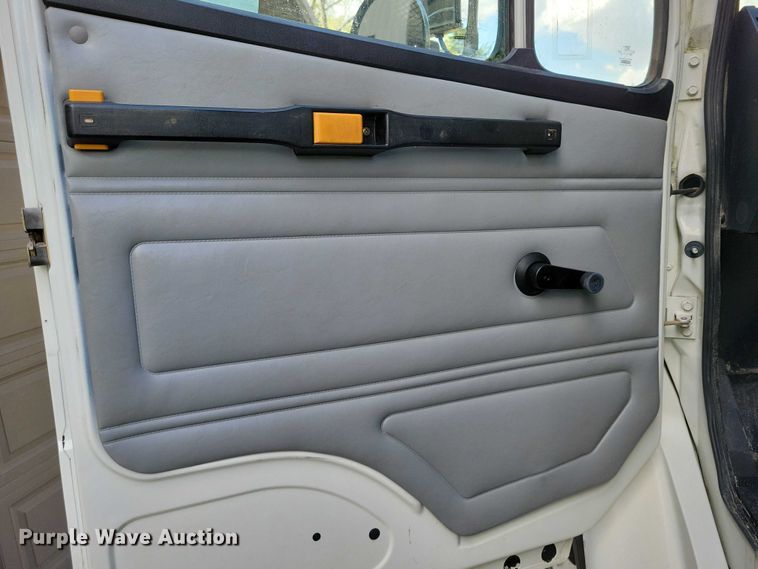 image for item DZ6705 2002 Freightliner flatbed truck