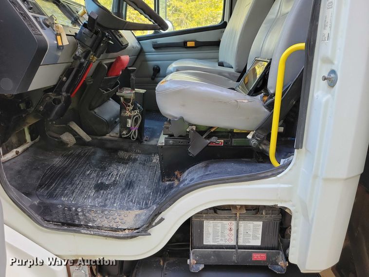 image for item DZ6705 2002 Freightliner flatbed truck