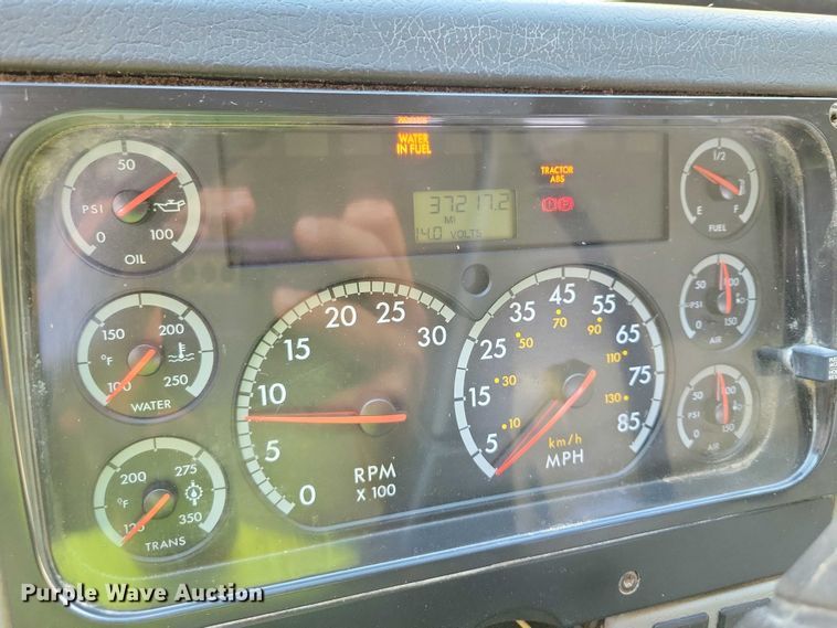 image for item DZ6705 2002 Freightliner flatbed truck