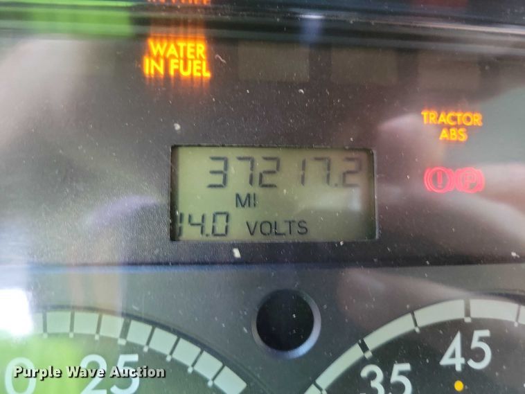 image for item DZ6705 2002 Freightliner flatbed truck