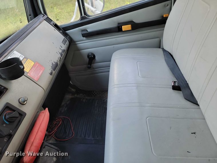 image for item DZ6705 2002 Freightliner flatbed truck