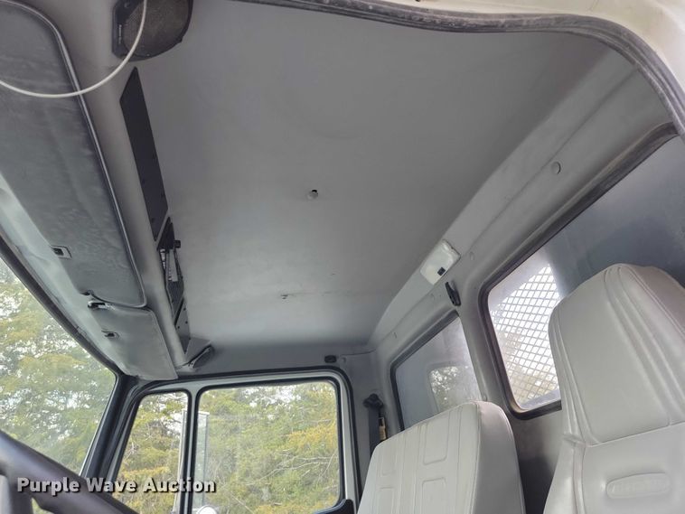 image for item DZ6705 2002 Freightliner flatbed truck