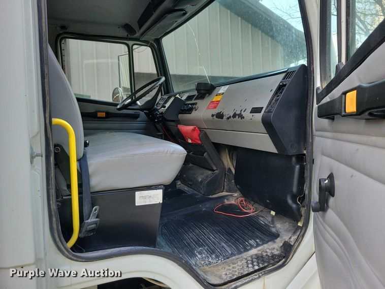 image for item DZ6705 2002 Freightliner flatbed truck