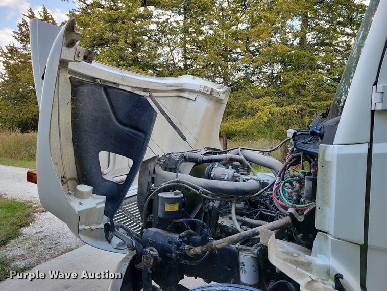 image for item DZ6705 2002 Freightliner flatbed truck