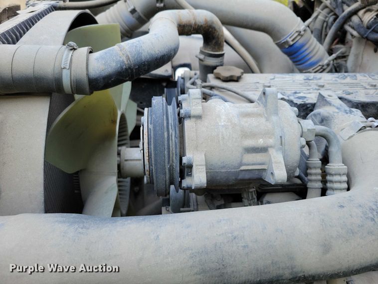 image for item DZ6705 2002 Freightliner flatbed truck