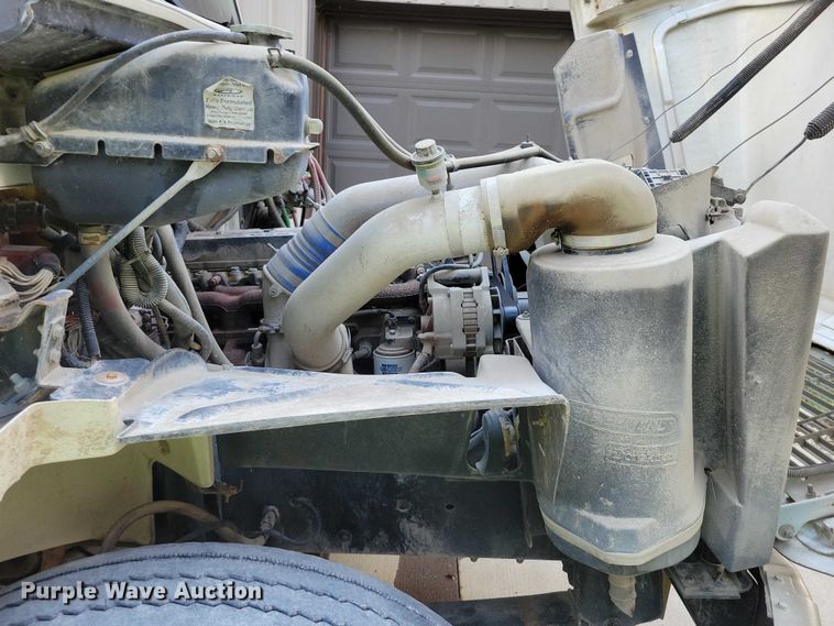 image for item DZ6705 2002 Freightliner flatbed truck