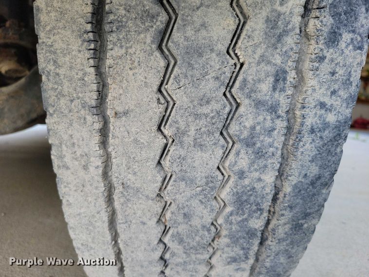 image for item DZ6705 2002 Freightliner flatbed truck