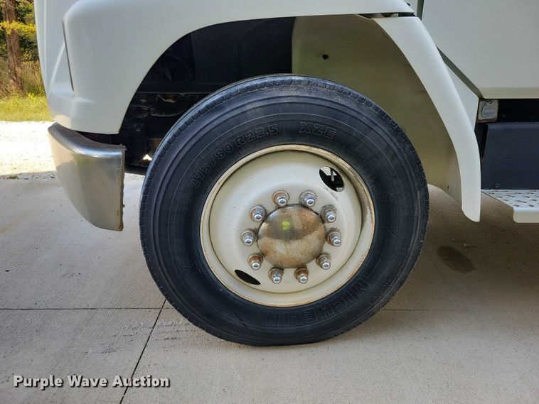 image for item DZ6705 2002 Freightliner flatbed truck