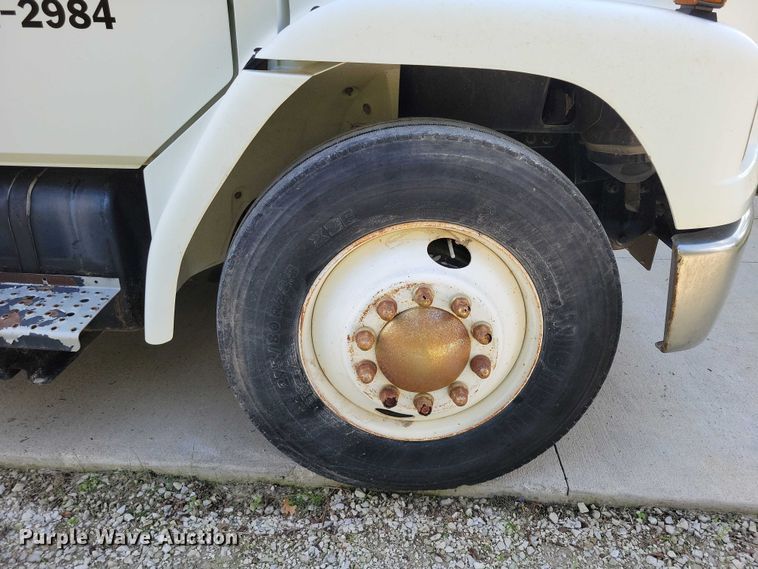 image for item DZ6705 2002 Freightliner flatbed truck