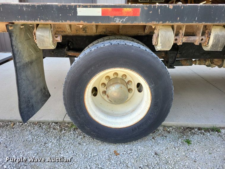 image for item DZ6705 2002 Freightliner flatbed truck