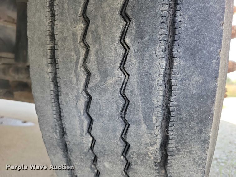 image for item DZ6705 2002 Freightliner flatbed truck