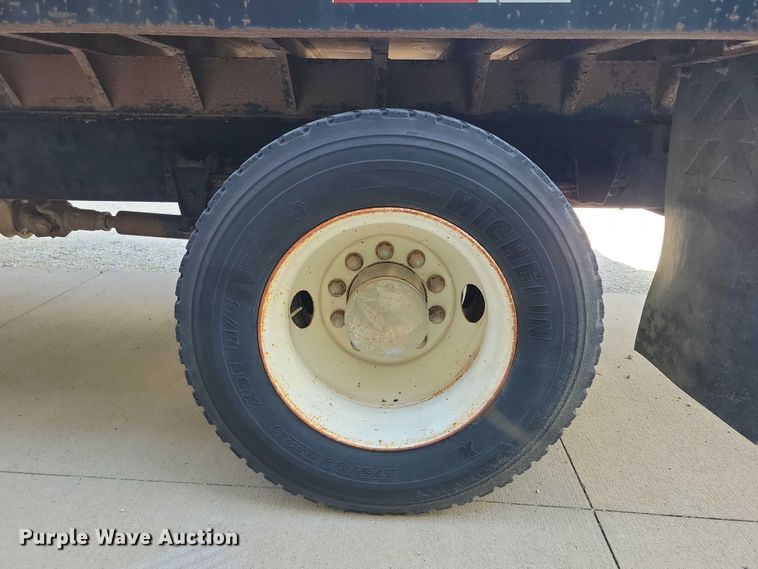 image for item DZ6705 2002 Freightliner flatbed truck