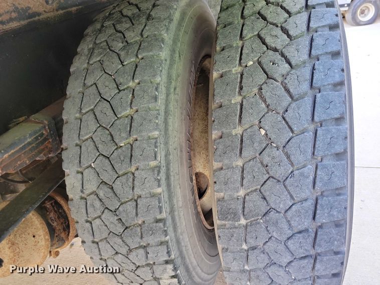 image for item DZ6705 2002 Freightliner flatbed truck