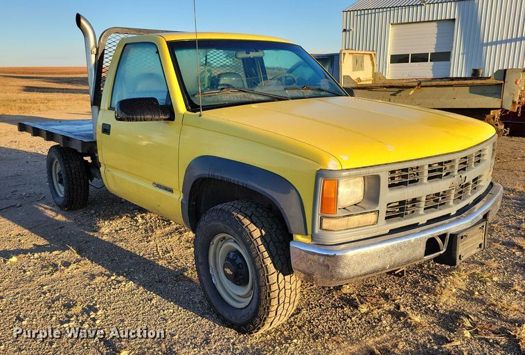 image for item DZ6749 2000 Chevrolet K3500 flatbed pickup truck