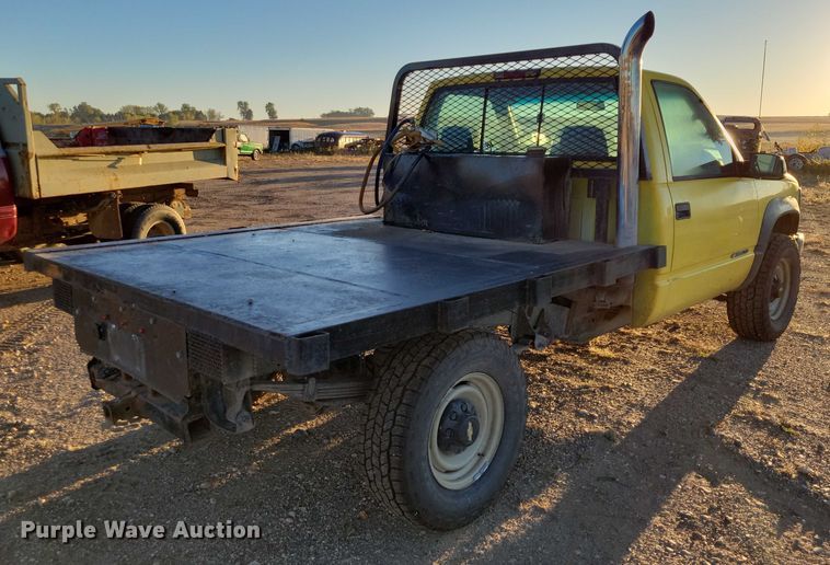 image for item DZ6749 2000 Chevrolet K3500 flatbed pickup truck