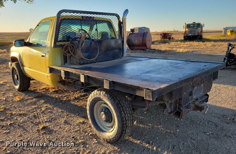 image for item DZ6749 2000 Chevrolet K3500 flatbed pickup truck
