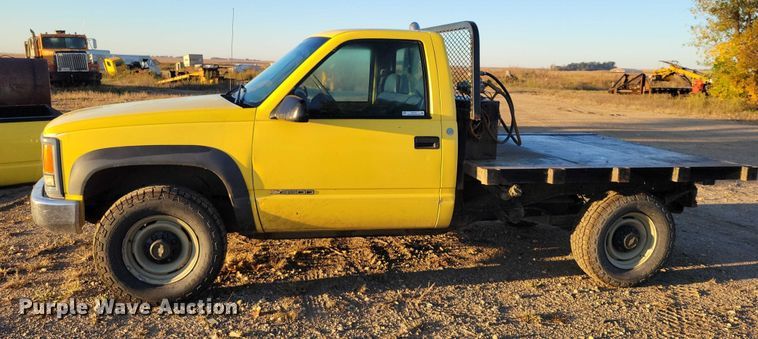 image for item DZ6749 2000 Chevrolet K3500 flatbed pickup truck