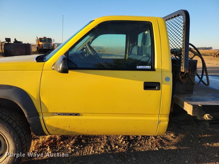 image for item DZ6749 2000 Chevrolet K3500 flatbed pickup truck