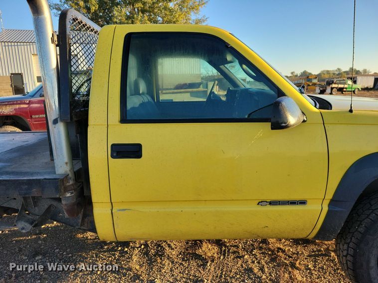 image for item DZ6749 2000 Chevrolet K3500 flatbed pickup truck