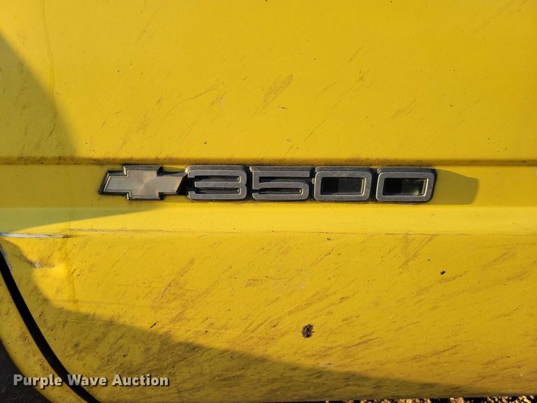 image for item DZ6749 2000 Chevrolet K3500 flatbed pickup truck