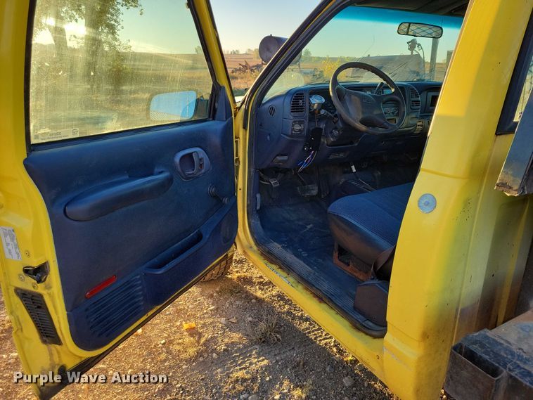 image for item DZ6749 2000 Chevrolet K3500 flatbed pickup truck